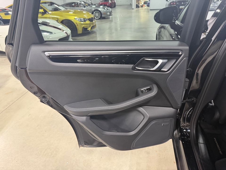2020 PORSCHE MACAN