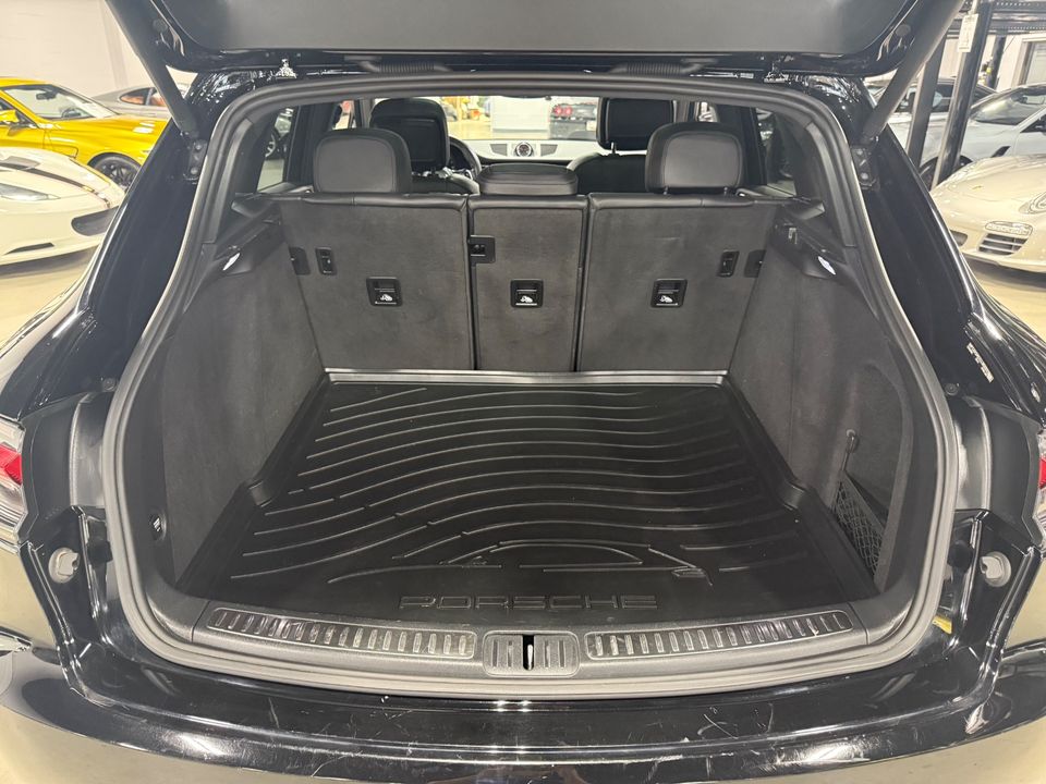 2020 PORSCHE MACAN