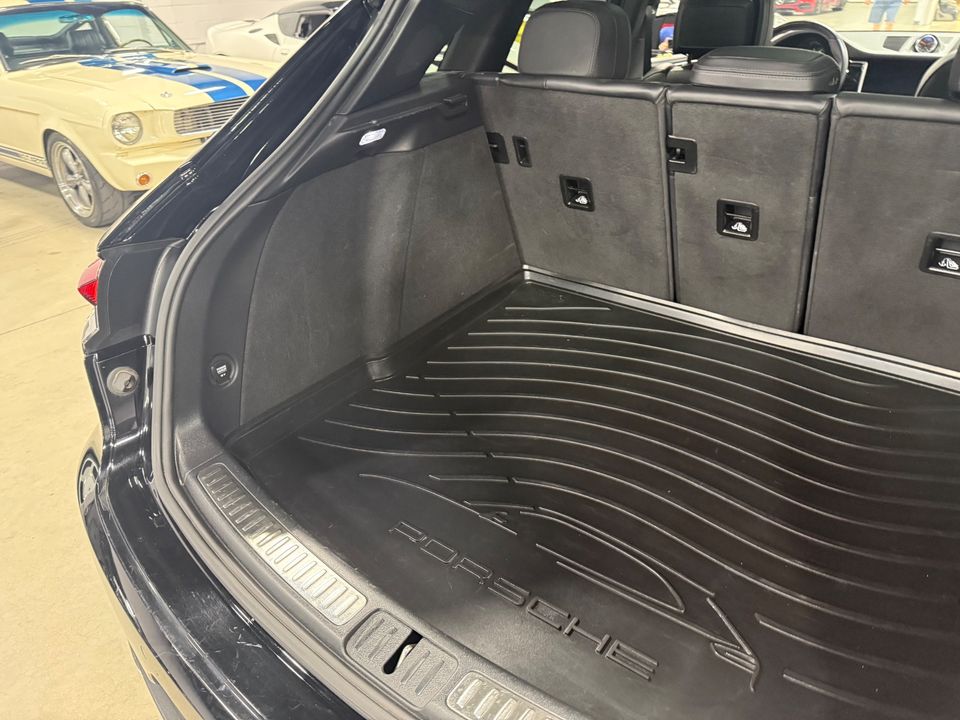 2020 PORSCHE MACAN