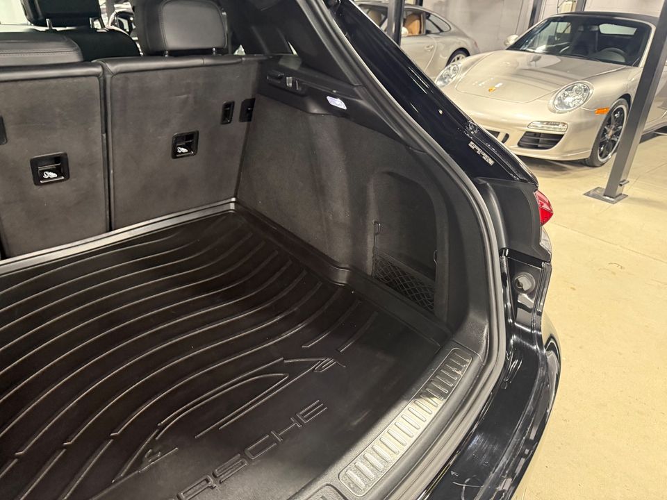 2020 PORSCHE MACAN