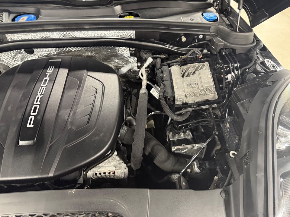 2020 PORSCHE MACAN