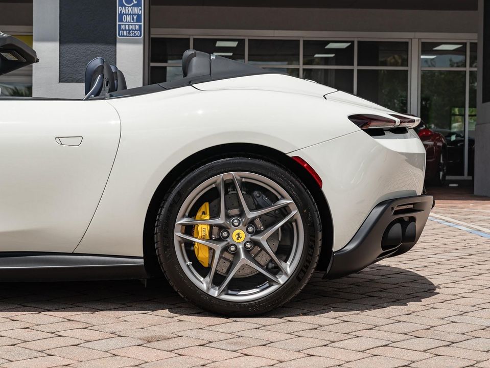2024 Ferrari Roma Spider