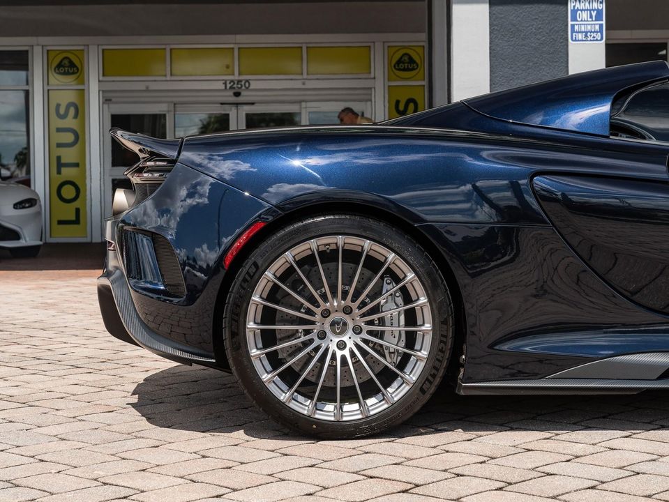 2016 McLaren 675LT
