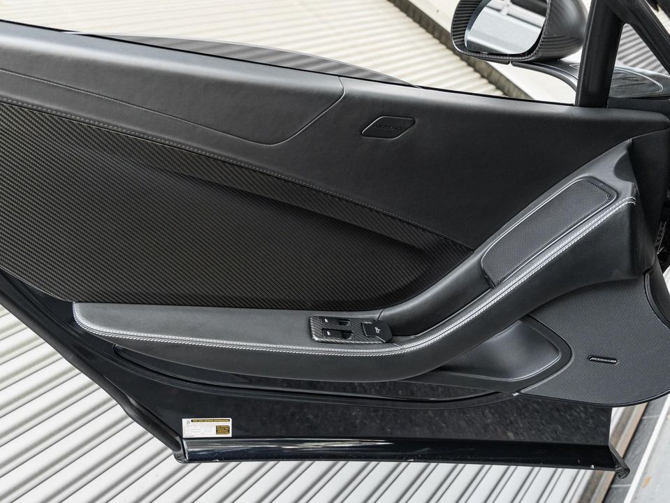 2016 McLaren 675LT
