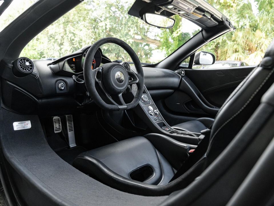 2016 McLaren 675LT
