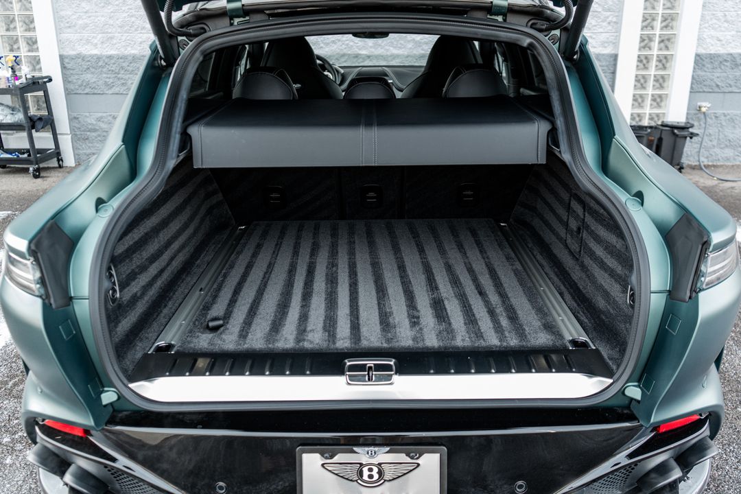 2025 Aston Martin DBX