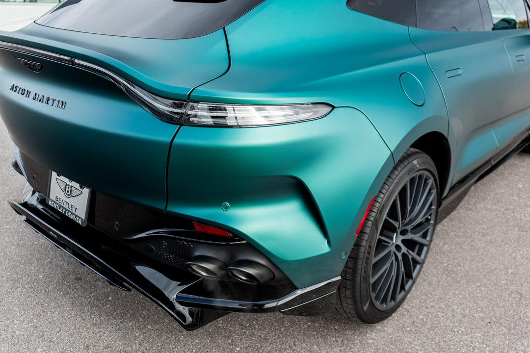 2025 Aston Martin DBX