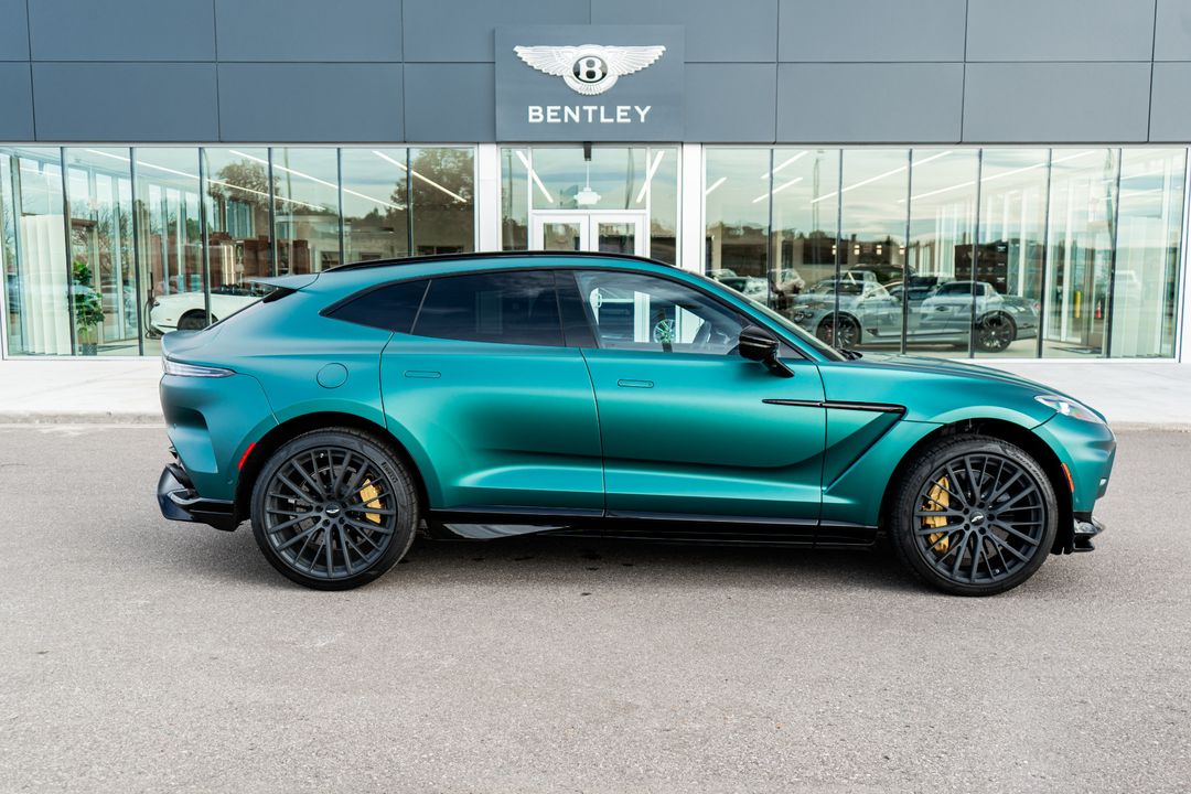 2025 Aston Martin DBX