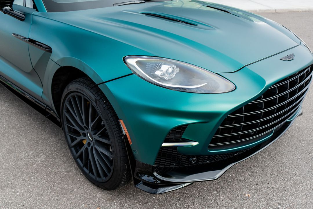 2025 Aston Martin DBX