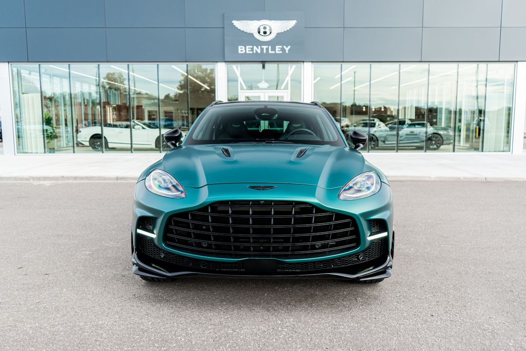 2025 Aston Martin DBX