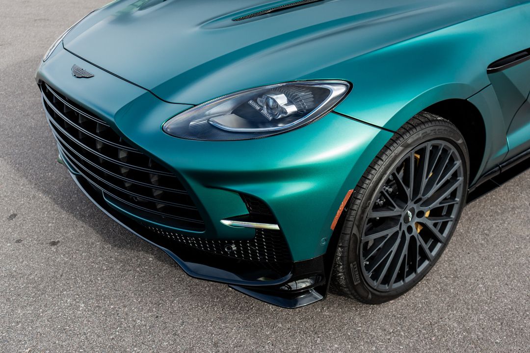 2025 Aston Martin DBX