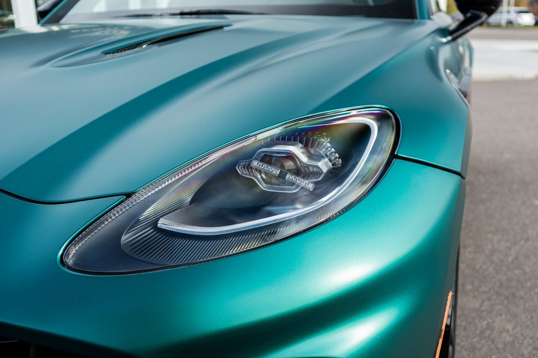 2025 Aston Martin DBX