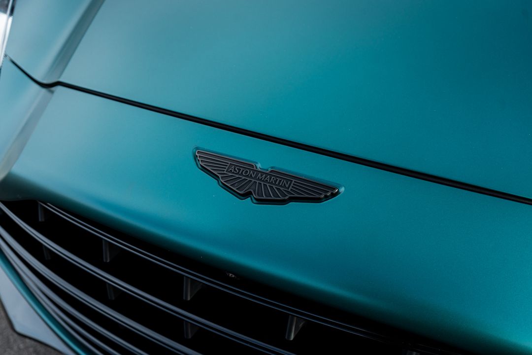 2025 Aston Martin DBX