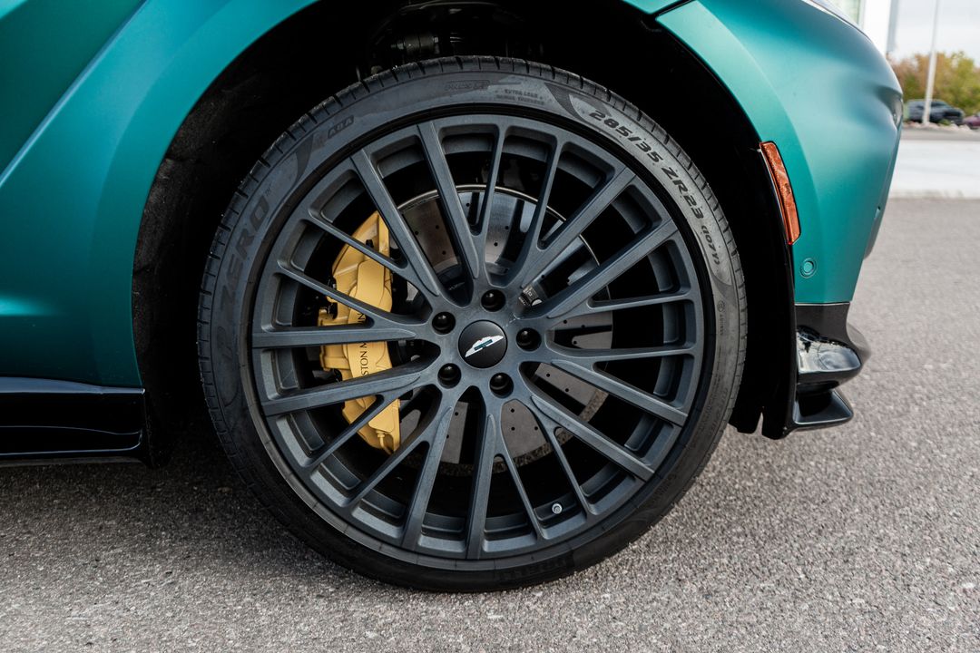 2025 Aston Martin DBX