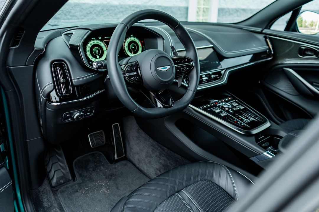 2025 Aston Martin DBX