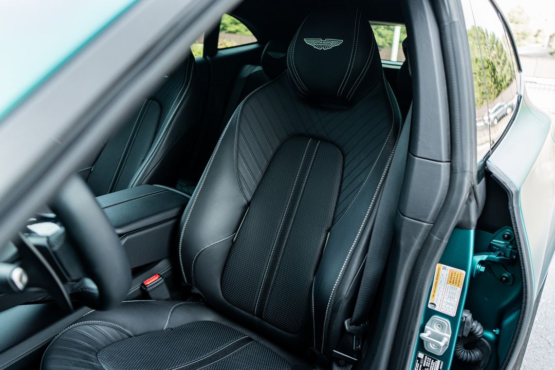 2025 Aston Martin DBX