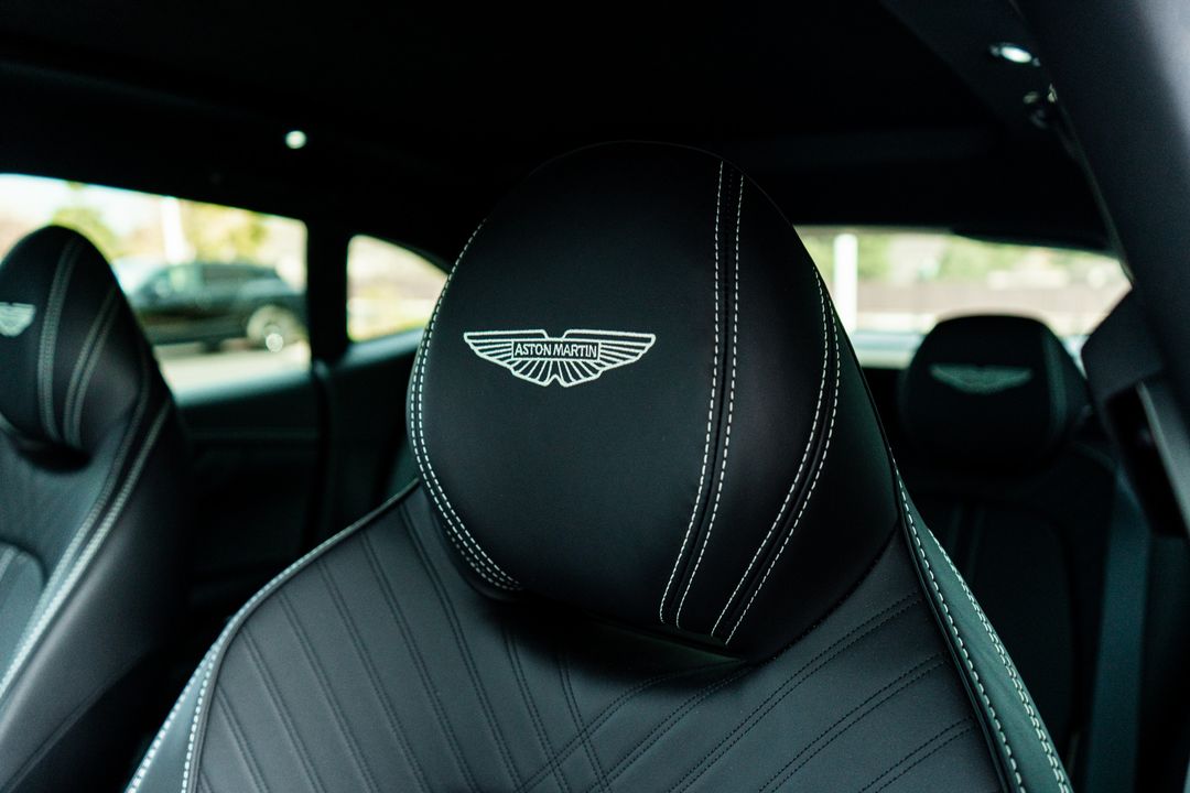 2025 Aston Martin DBX