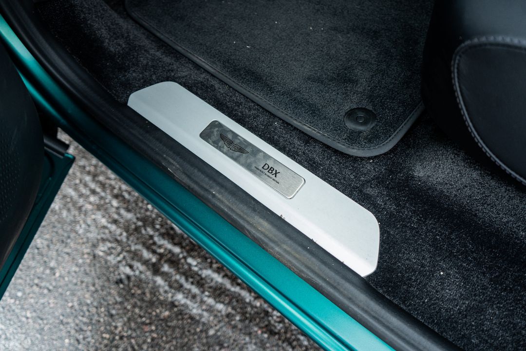 2025 Aston Martin DBX