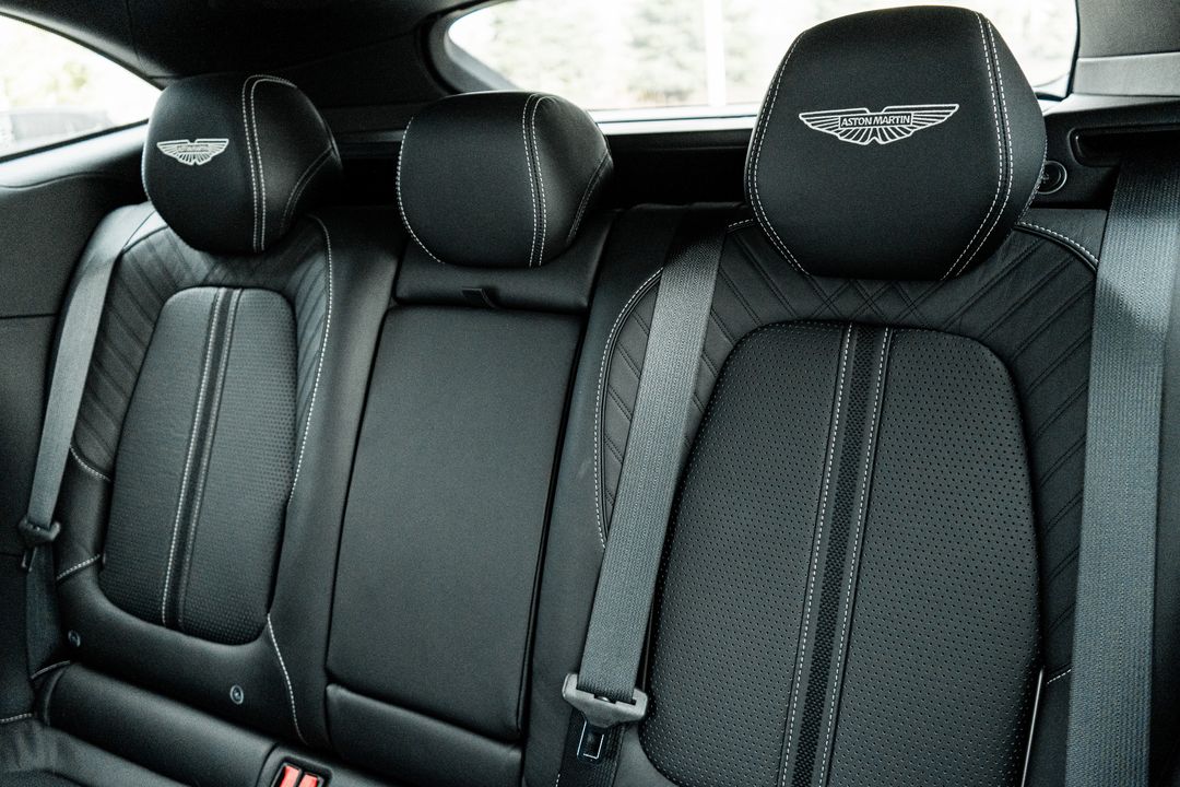 2025 Aston Martin DBX