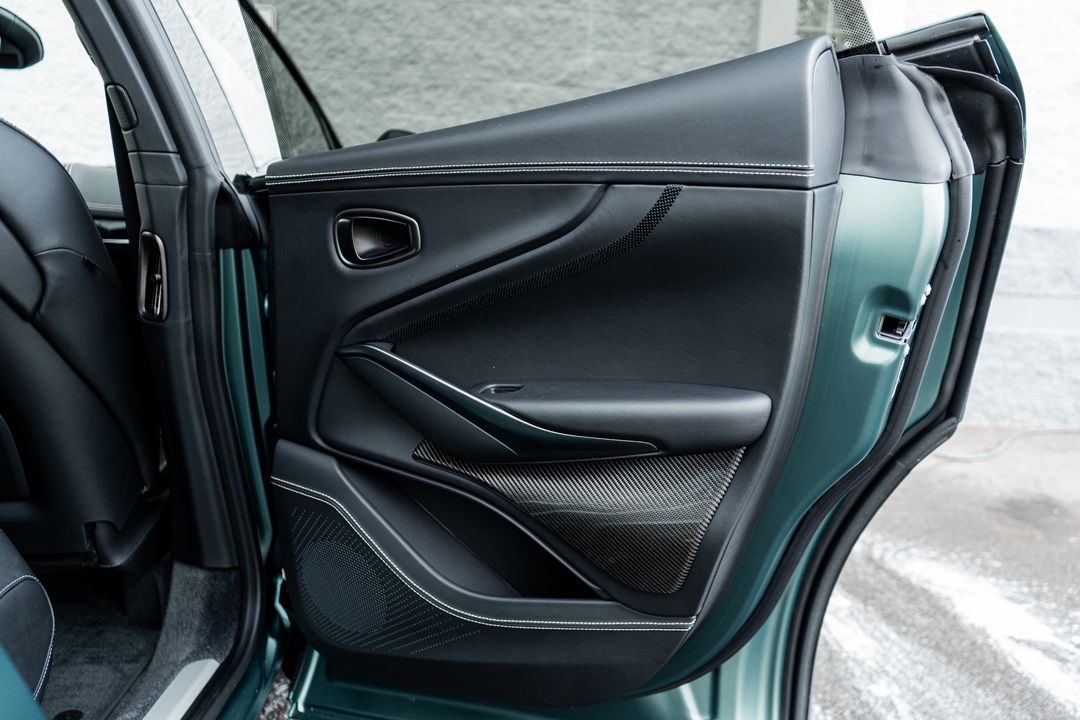 2025 Aston Martin DBX