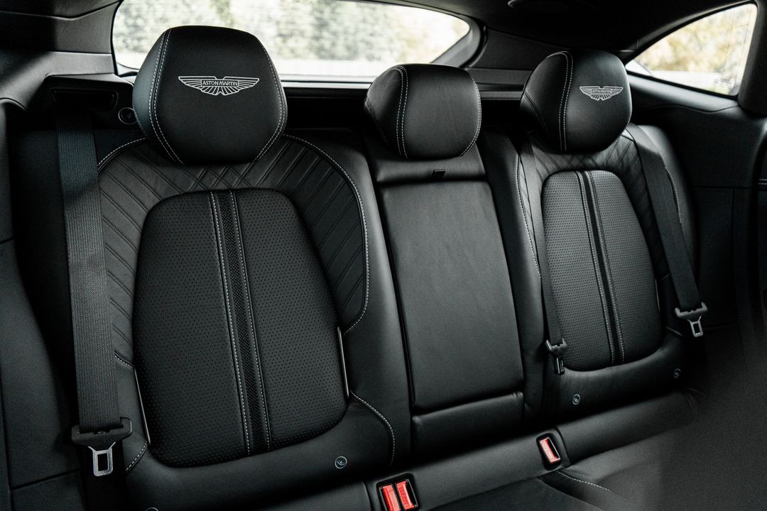 2025 Aston Martin DBX