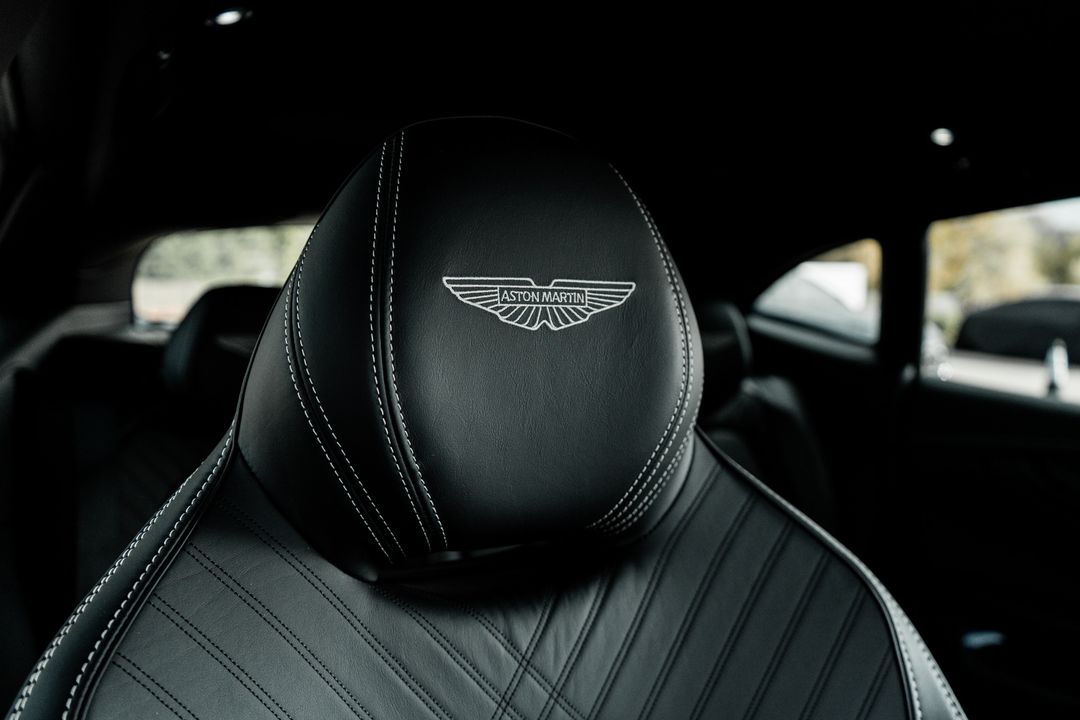 2025 Aston Martin DBX