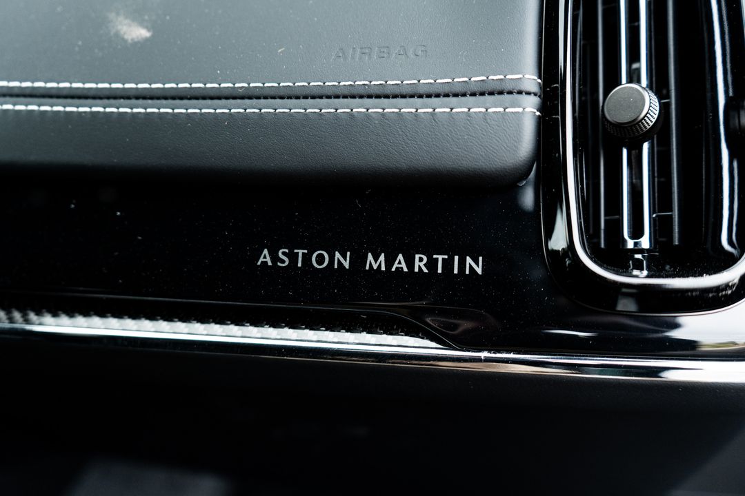 2025 Aston Martin DBX