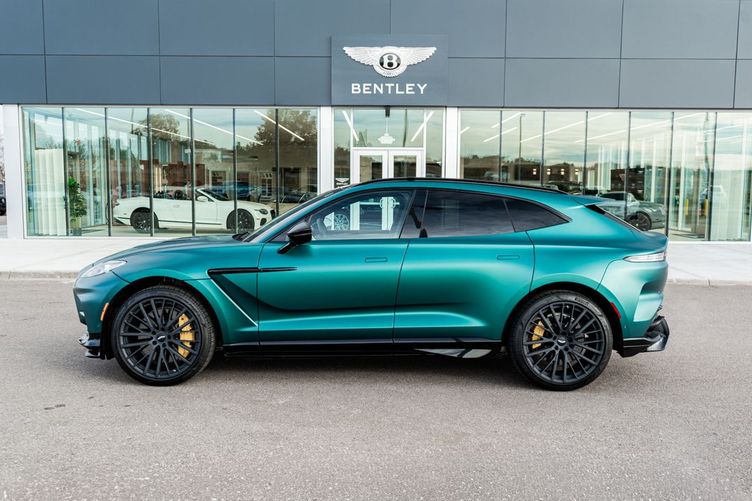 2025 Aston Martin DBX