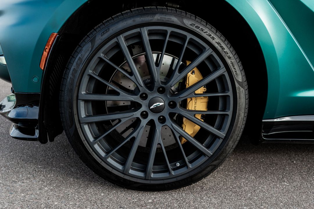 2025 Aston Martin DBX