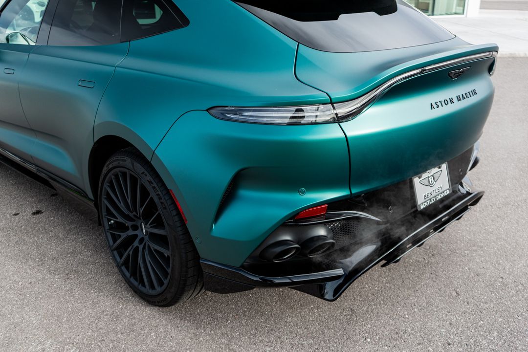 2025 Aston Martin DBX