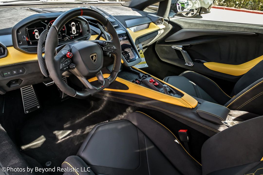 2025 Lamborghini Revuelto