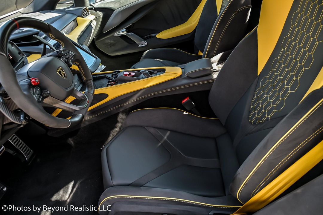2025 Lamborghini Revuelto