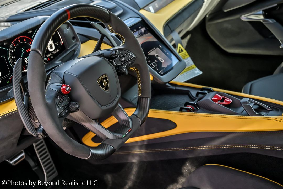 2025 Lamborghini Revuelto