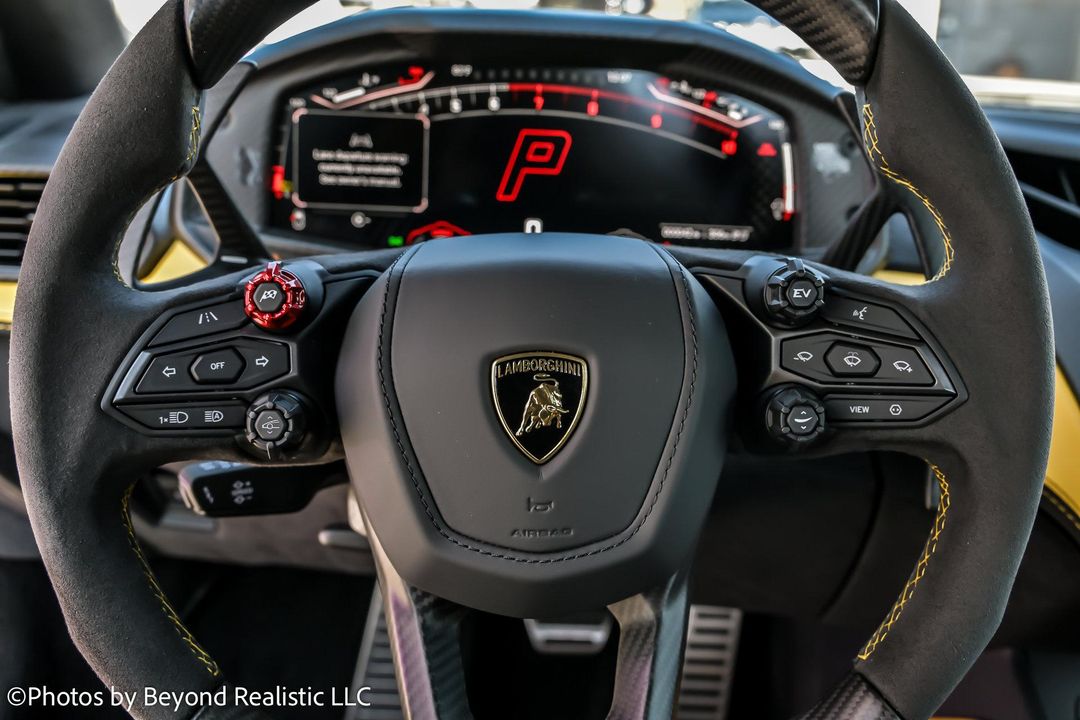 2025 Lamborghini Revuelto