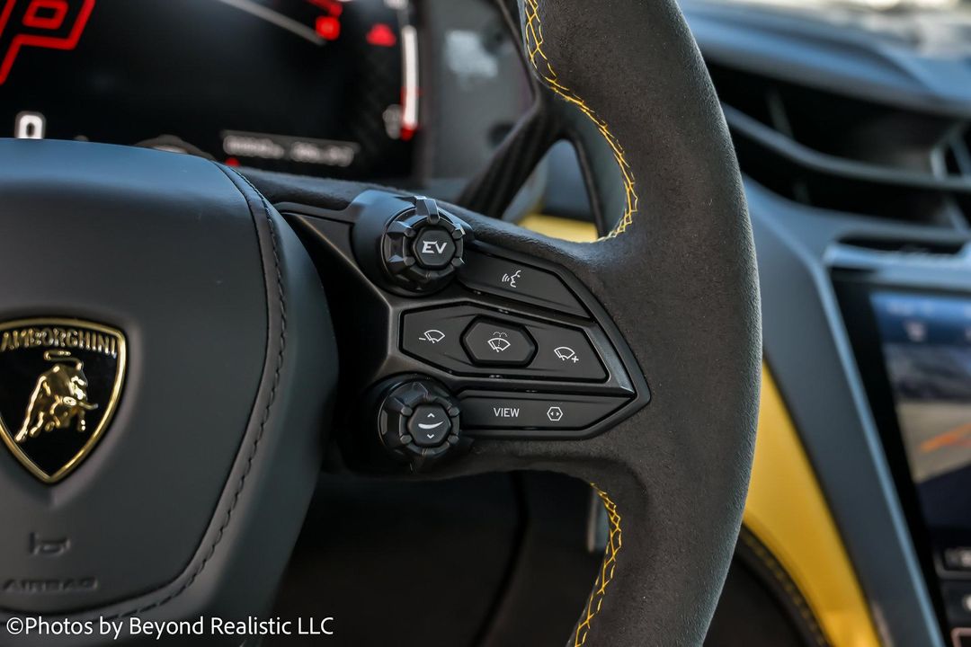 2025 Lamborghini Revuelto