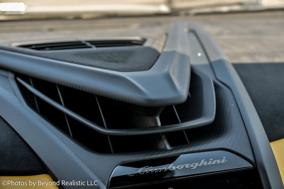 2025 Lamborghini Revuelto
