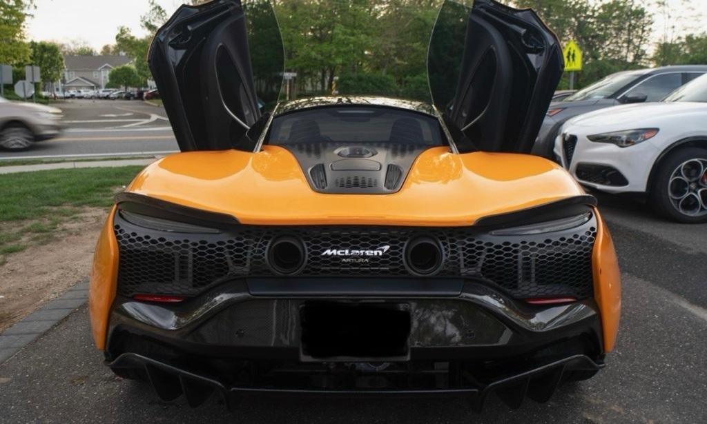 2023 McLaren Artura