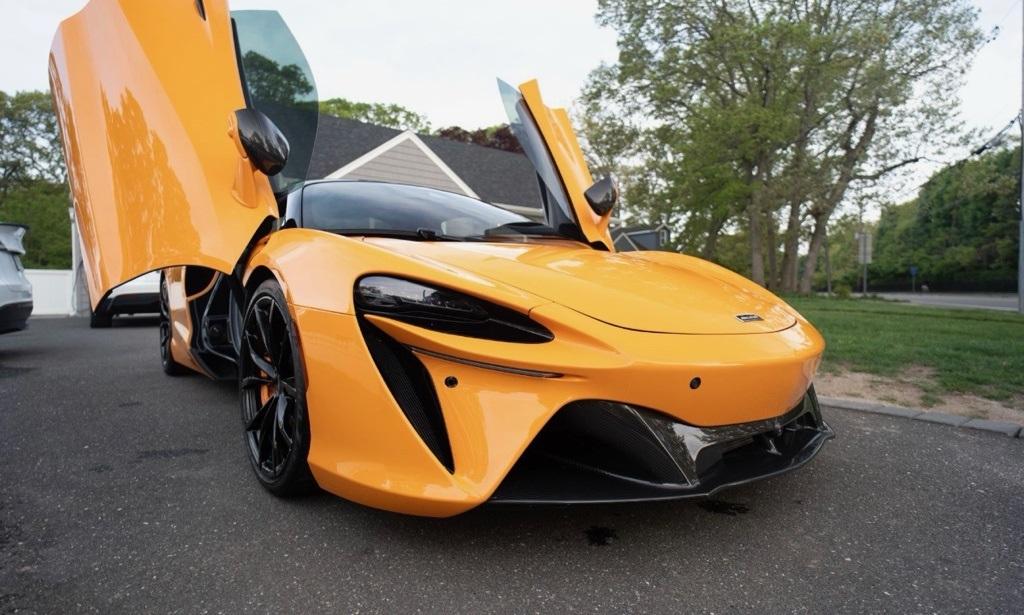 2023 McLaren Artura
