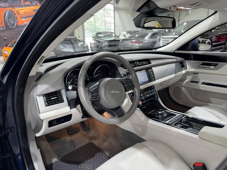 2017 Jaguar XF