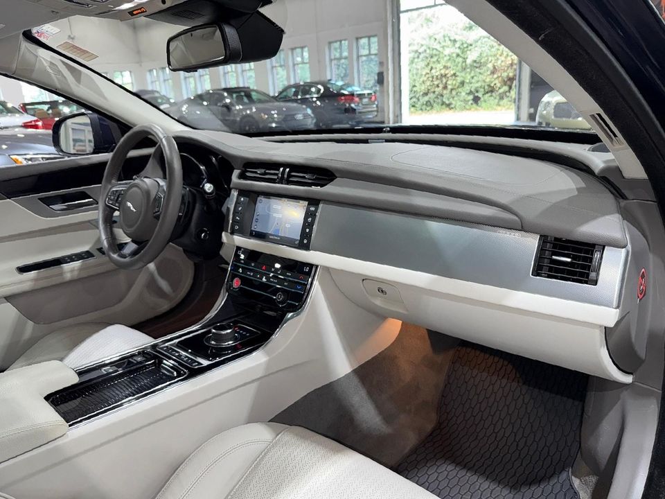 2017 Jaguar XF