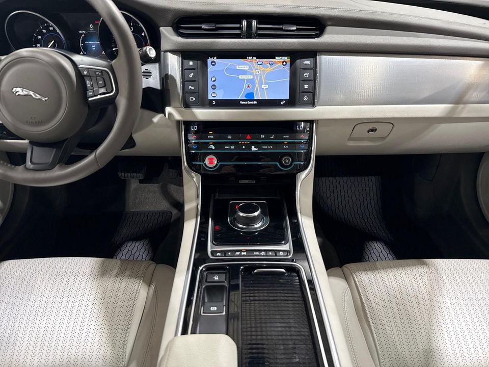 2017 Jaguar XF