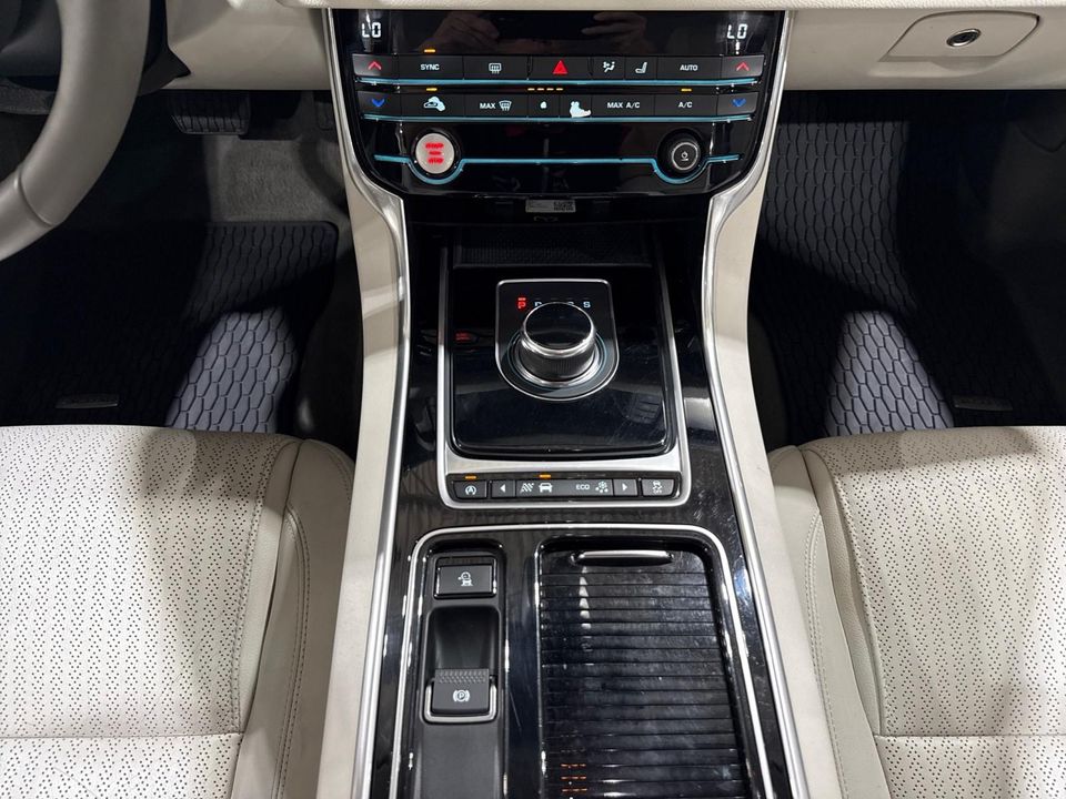 2017 Jaguar XF