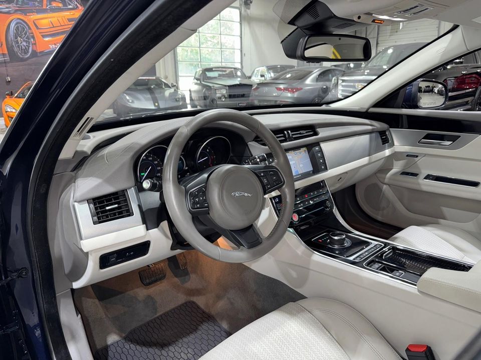 2017 Jaguar XF