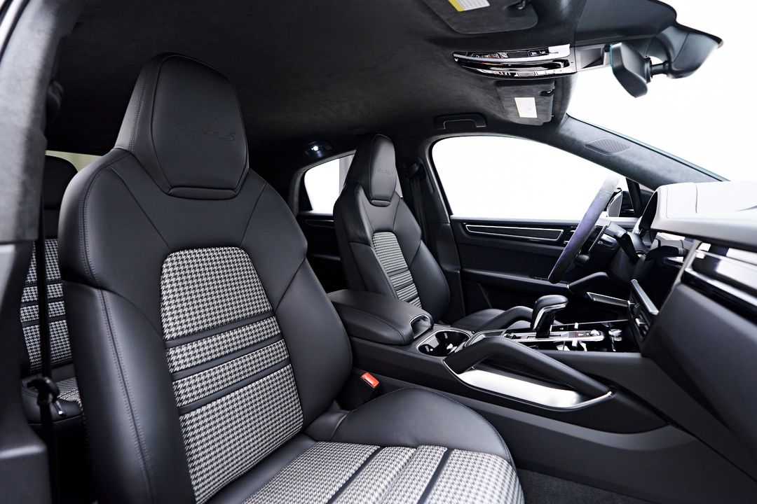 2021 Porsche Cayenne E-Hybrid Coupe