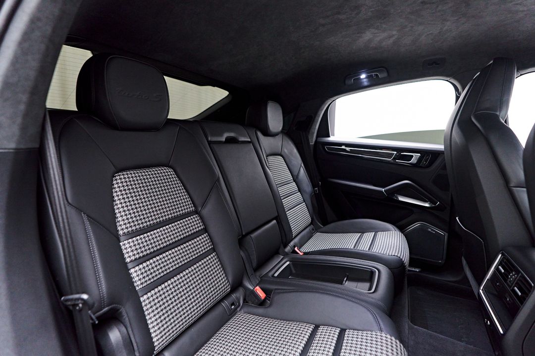 2021 Porsche Cayenne E-Hybrid Coupe