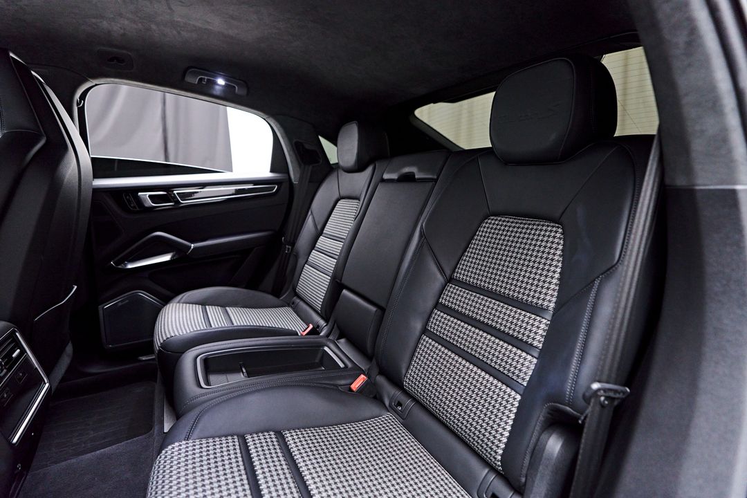 2021 Porsche Cayenne E-Hybrid Coupe