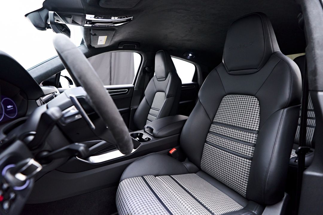 2021 Porsche Cayenne E-Hybrid Coupe