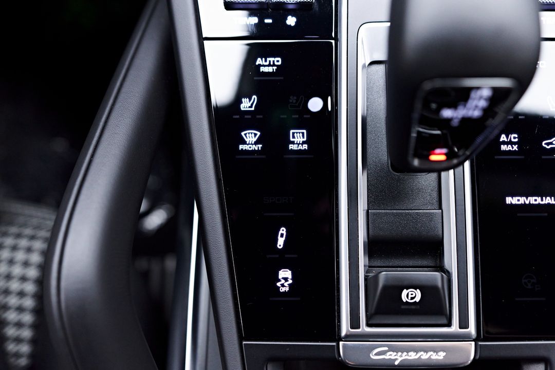 2021 Porsche Cayenne E-Hybrid Coupe
