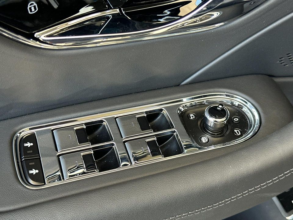 2025 Bentley Flying Spur