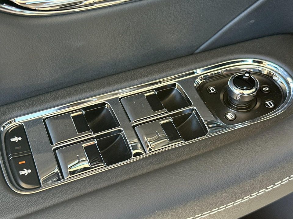 2025 Bentley Flying Spur